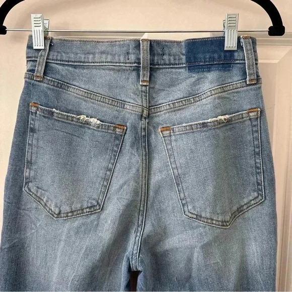 Abercrombie & Fitch Ultra High Rise Mom Jean Distressed Med Wash Womens Sz 26 2R - Picture 4 of 9